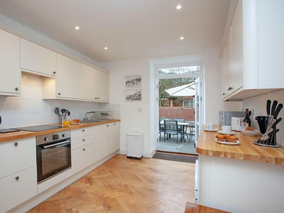 2 Central, Spacious, Apartment With Private Patio Sidmouth Exterior foto